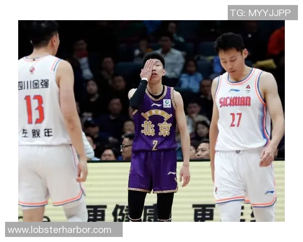 吉林九台农商行激战四川金强两队鏖战全场上演精彩篮球对决